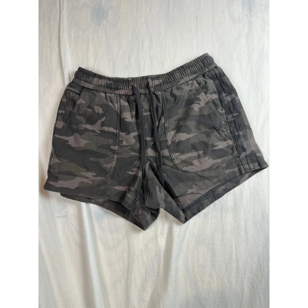 Athleta Camo Farallon Shorts Gray Charcoal Camouflage‎ Drawstring Hiking Size 4